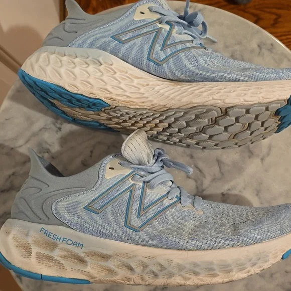 New Balance Fresh Foam 1080 V11 Women's Sneaker, Size 9 Wide - Picture 4 of 8